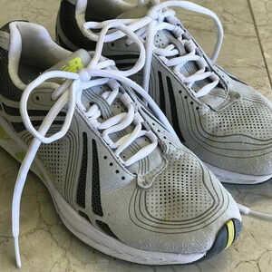 New Balance Women's 1100 Athletic Mesh and Leather Shoes size 5